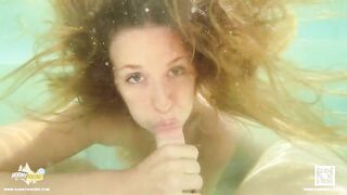 Decided to surprise her boyfriend and gave him a blowjob underwater